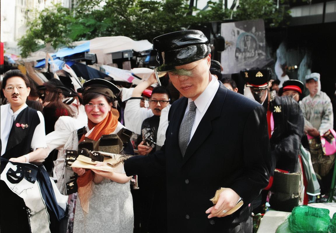 为你而战》主题曲，十周年限定皮肤及永久英雄福利上线！